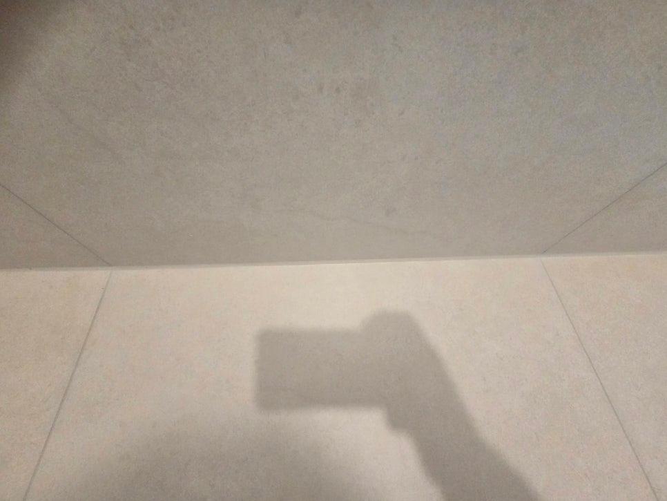 깔끔하게 완성된 거실 화장실 전체 모습