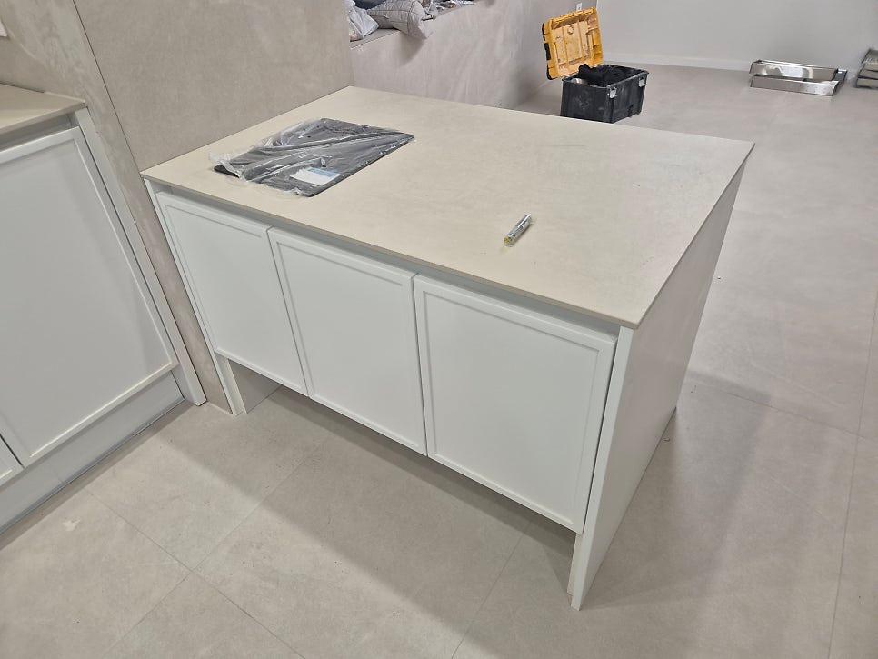 시공을 위해 준비된 자재와 도구들