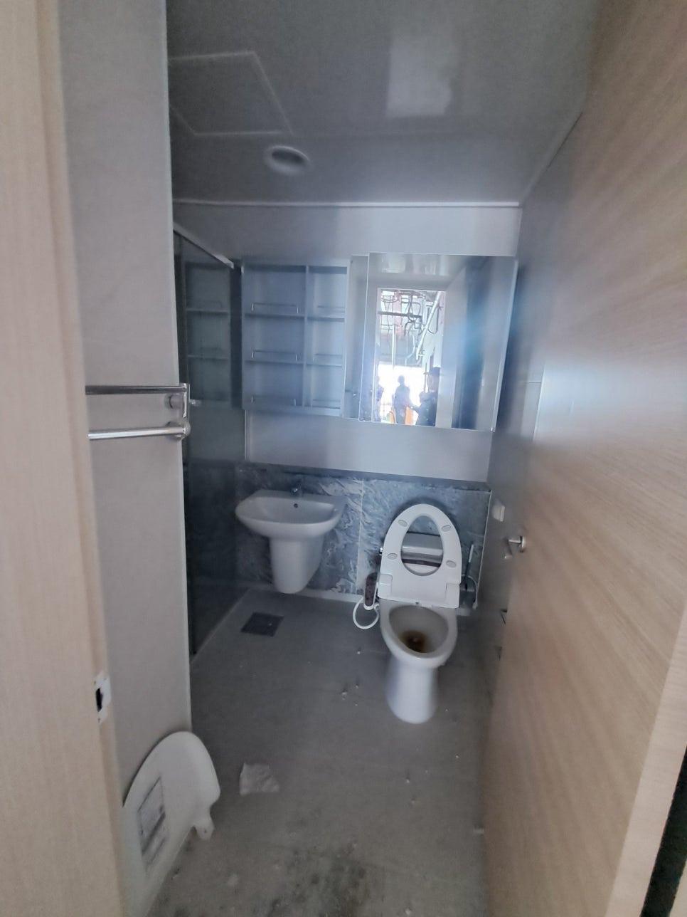 세면대와 변기가 분리되고 있는 화장실 현장