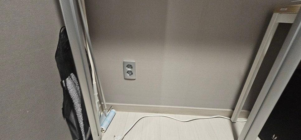 공사가 시작된 복도 벽면의 모습
