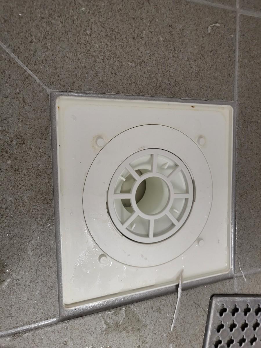 배관 및 타일 작업 현장