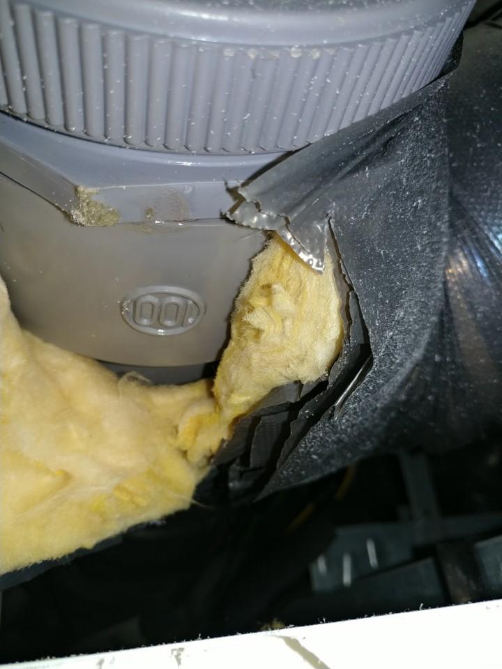 배관 장비 및 부품 노출