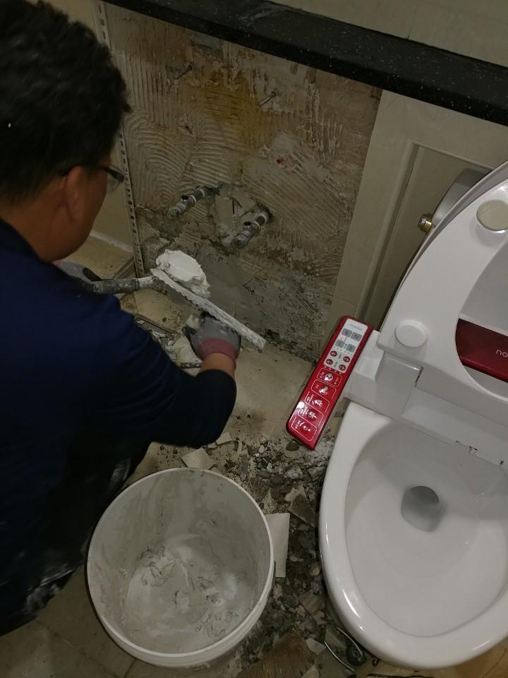 공사 완료 후 타일 및 세면대 복구