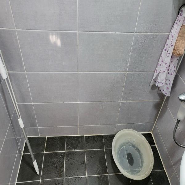공사 전 화장실 내부 상태