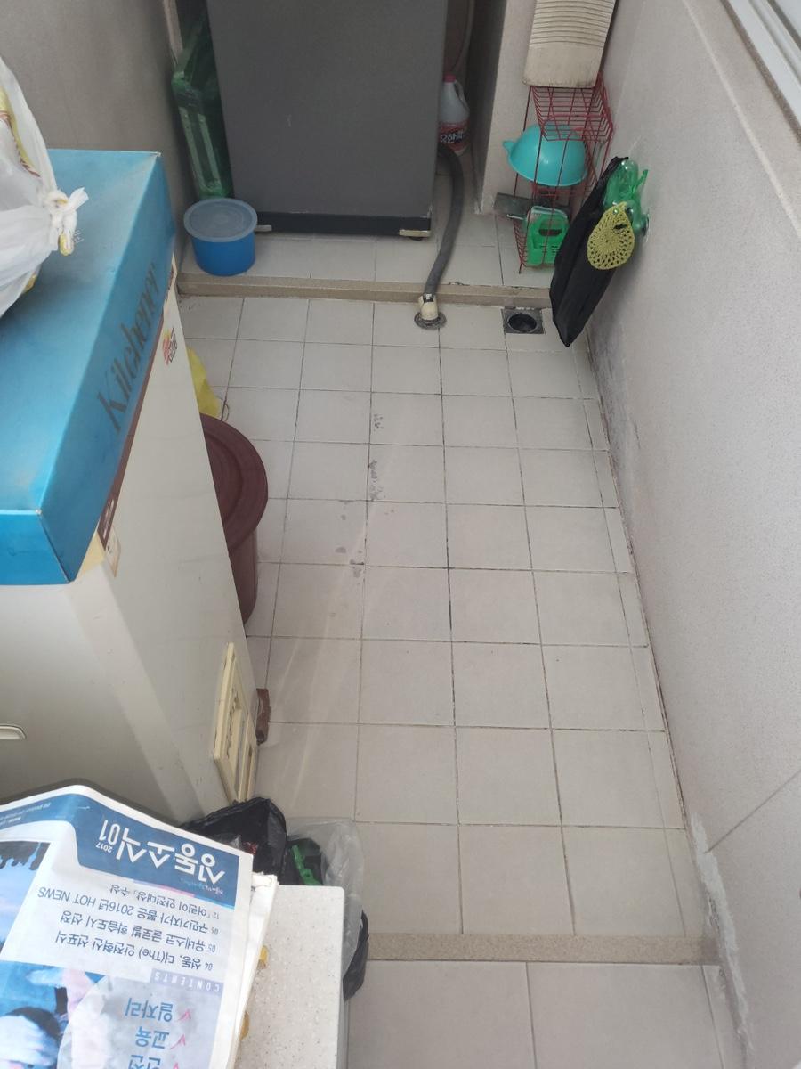 베란다 바닥 및 소품 주변 확인