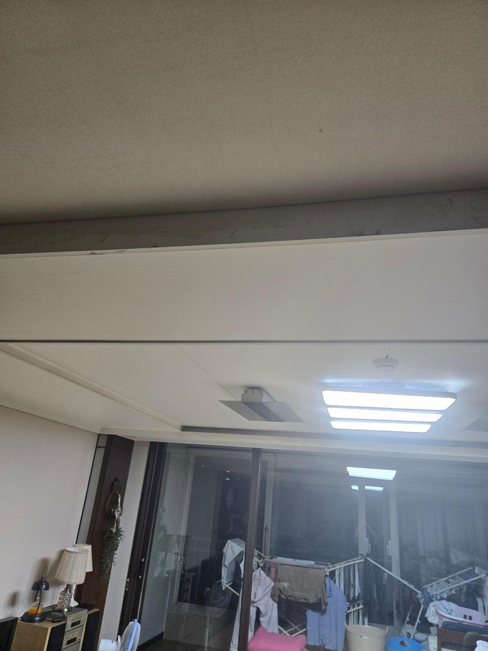누수 지점 탐색이 필요한 거실 및 주방 인근
