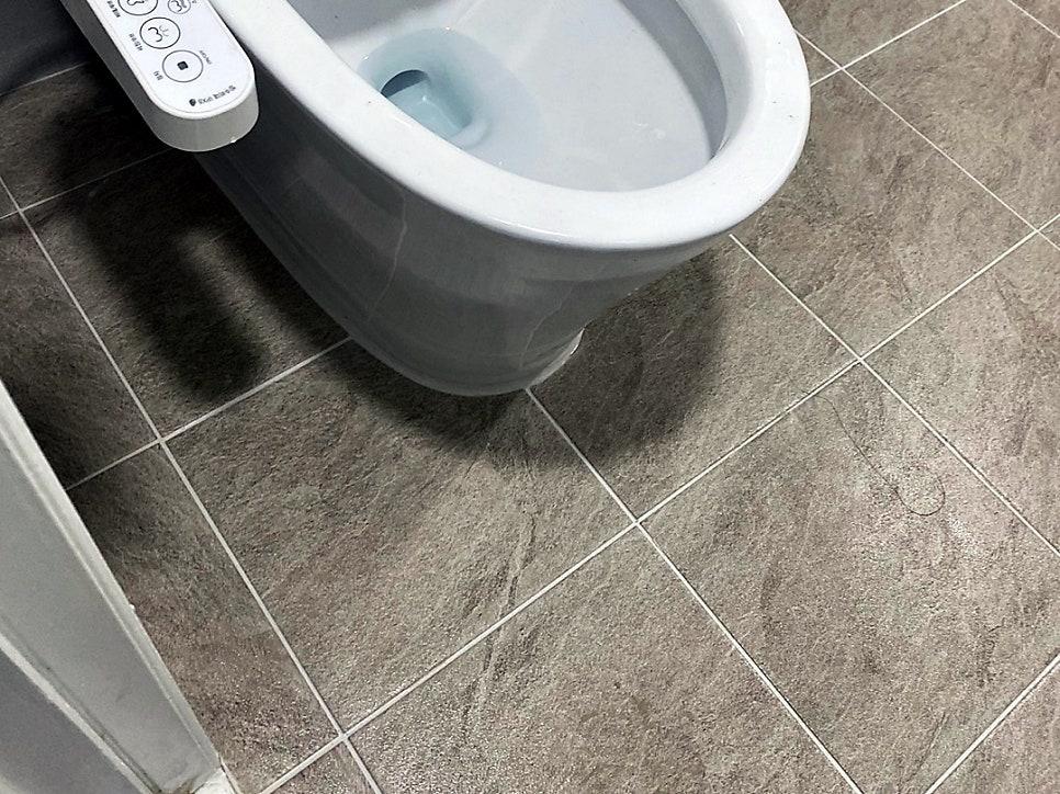 공사 완료 후의 타일 바닥