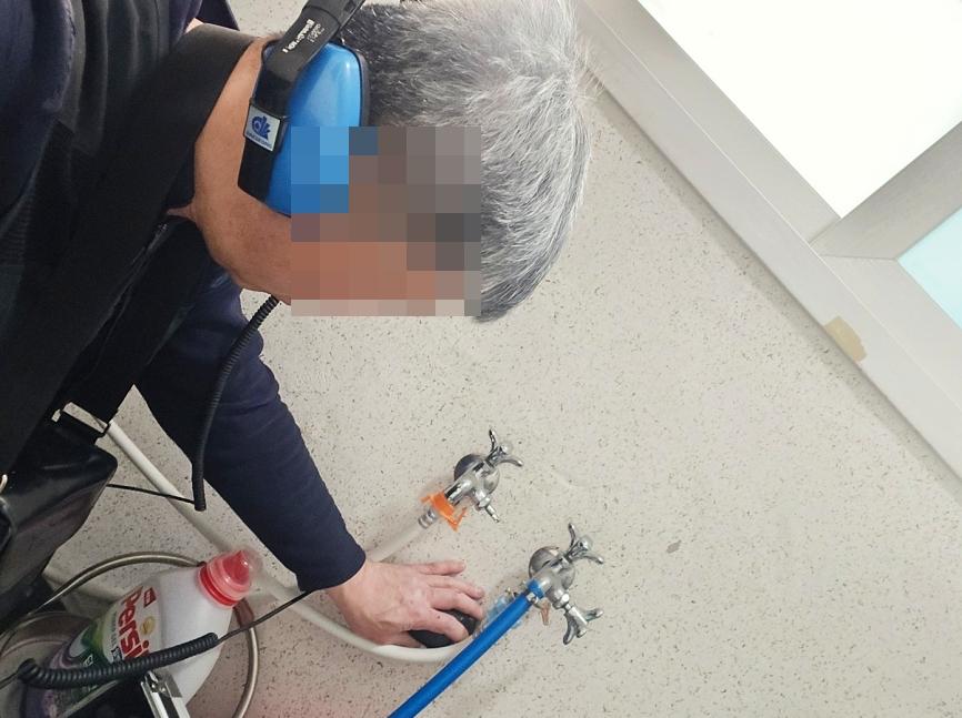 배관 및 수전 주변 방수 상태 확인