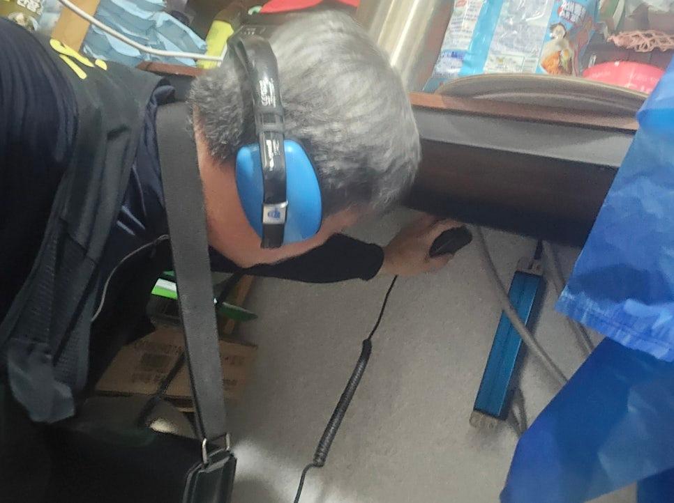 전문 장비를 활용한 점검 준비 모습