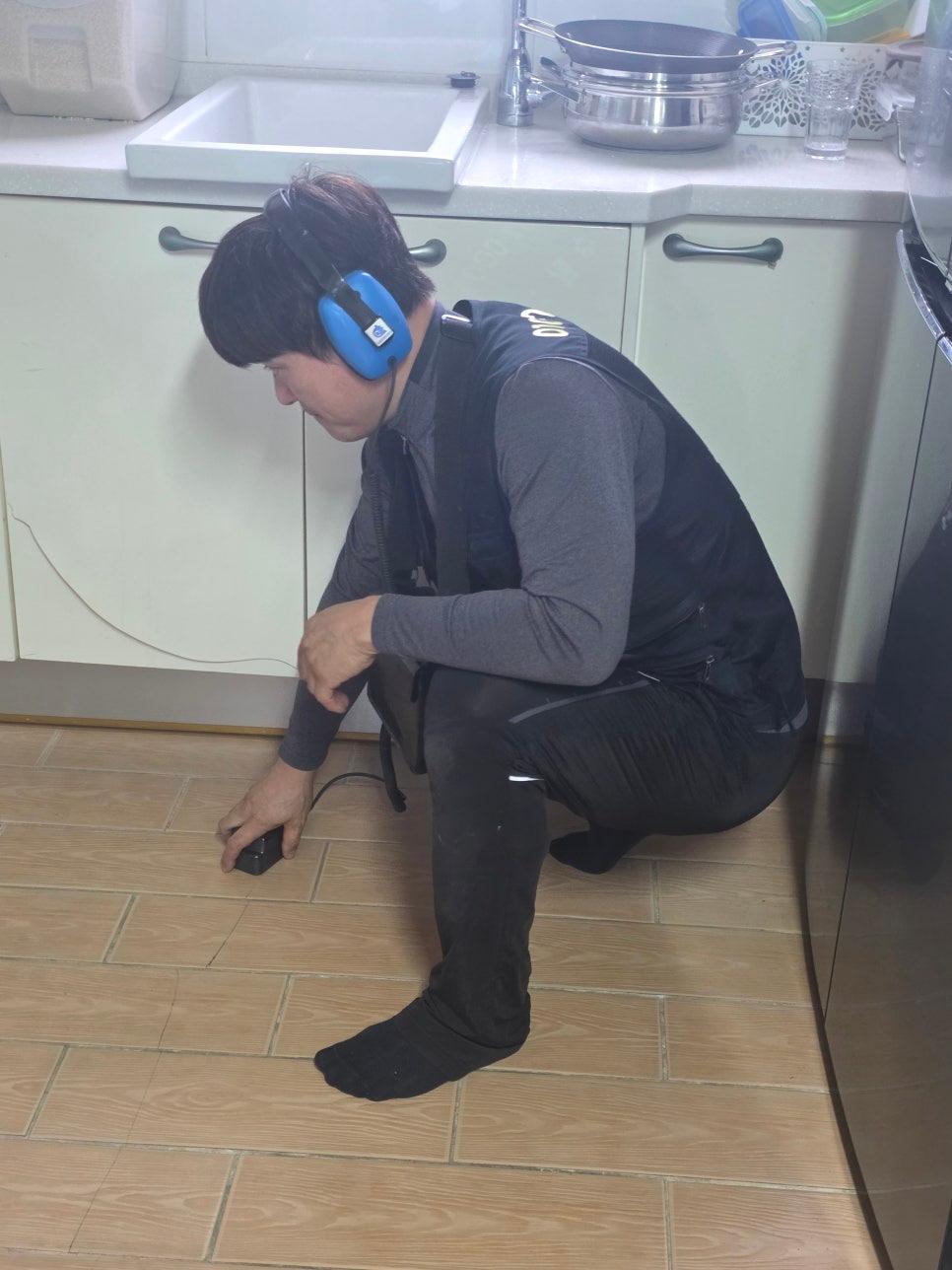 누수 확인이 필요한 주방 공간