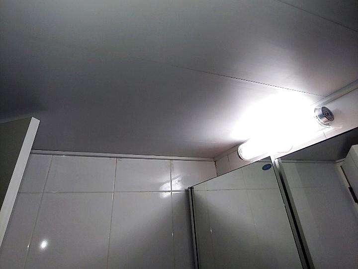 정리된 드레스룸 공간