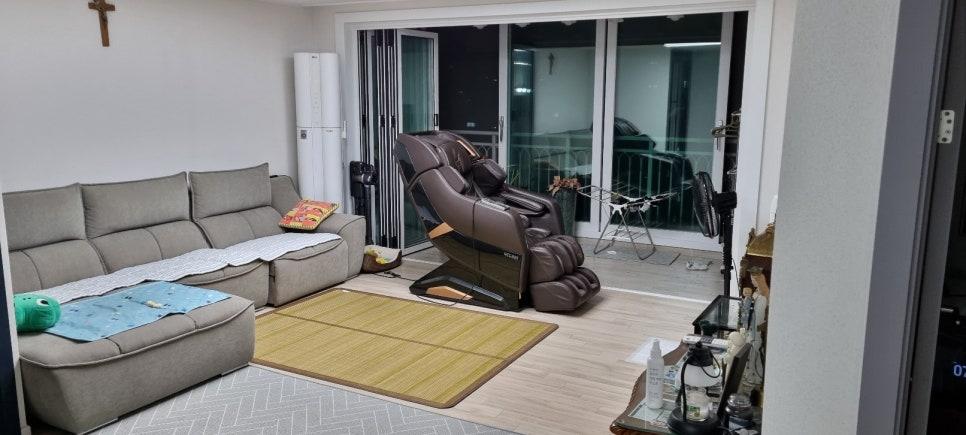 도배 및 목공 공사가 진행되는 거실