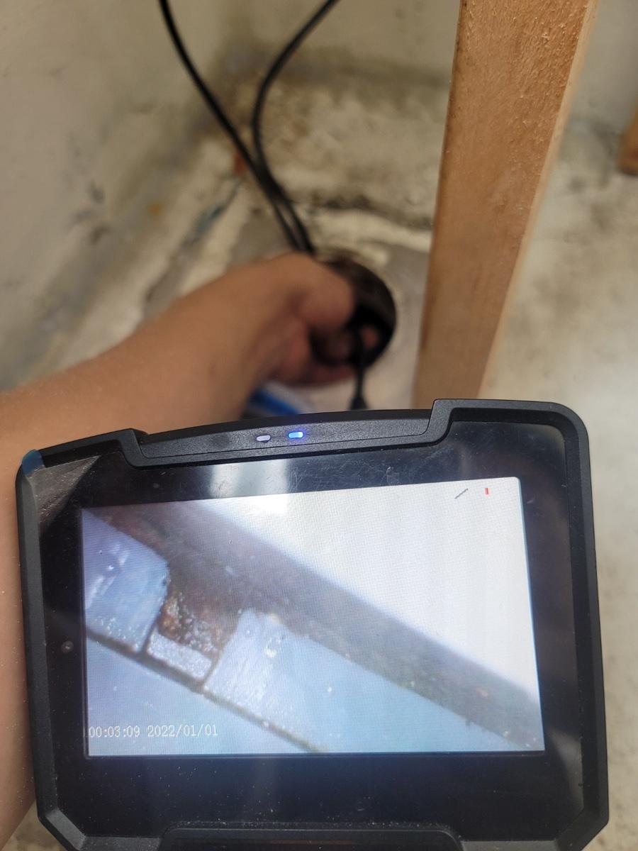 벽면 상태를 확인하는 과정