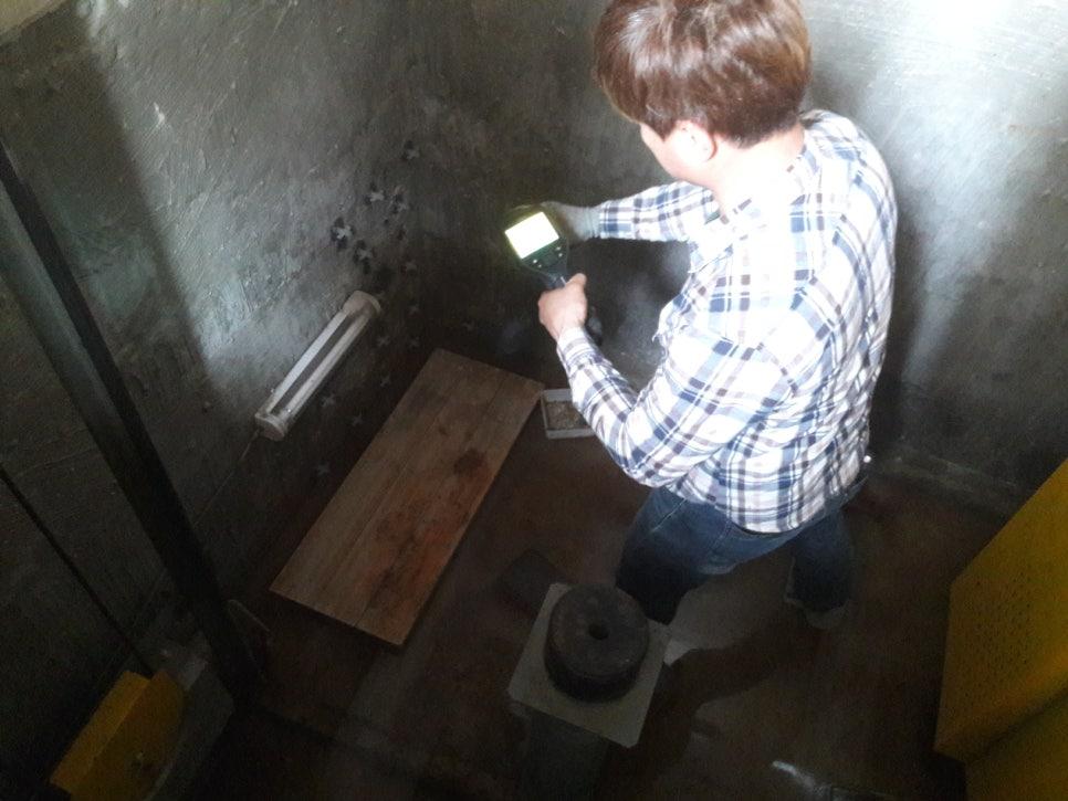 벽면 보수 작업 준비 상태