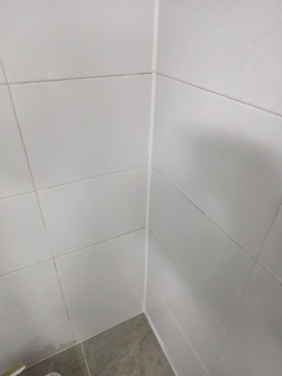 타일 벽과 바닥 경계 점검