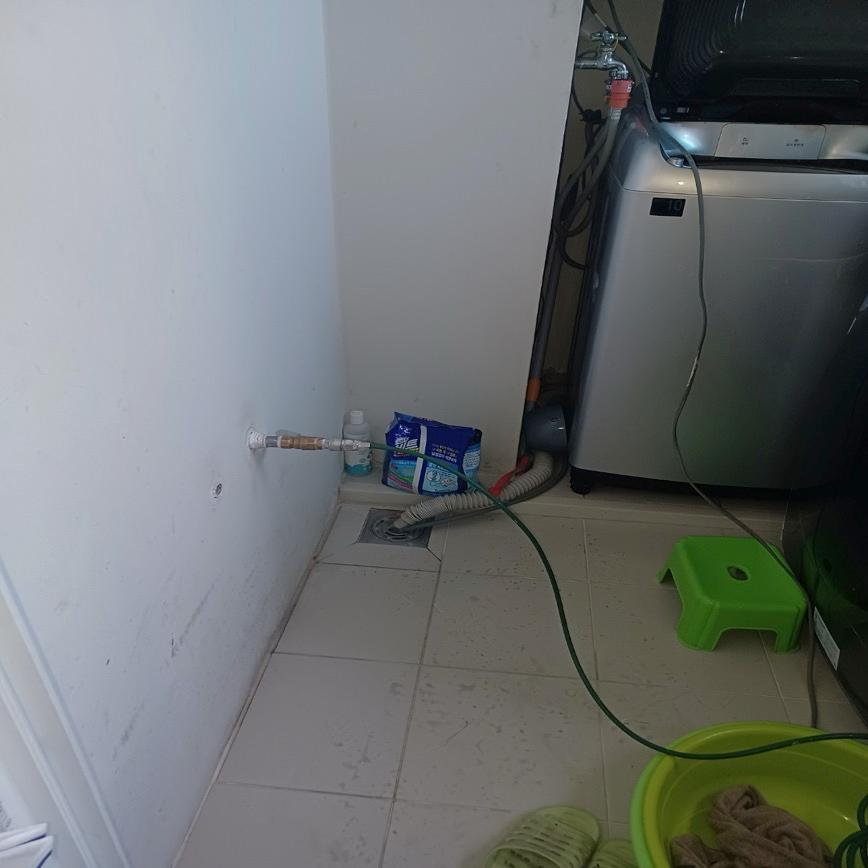 수전 파이프와 배관 주변 점검 현장