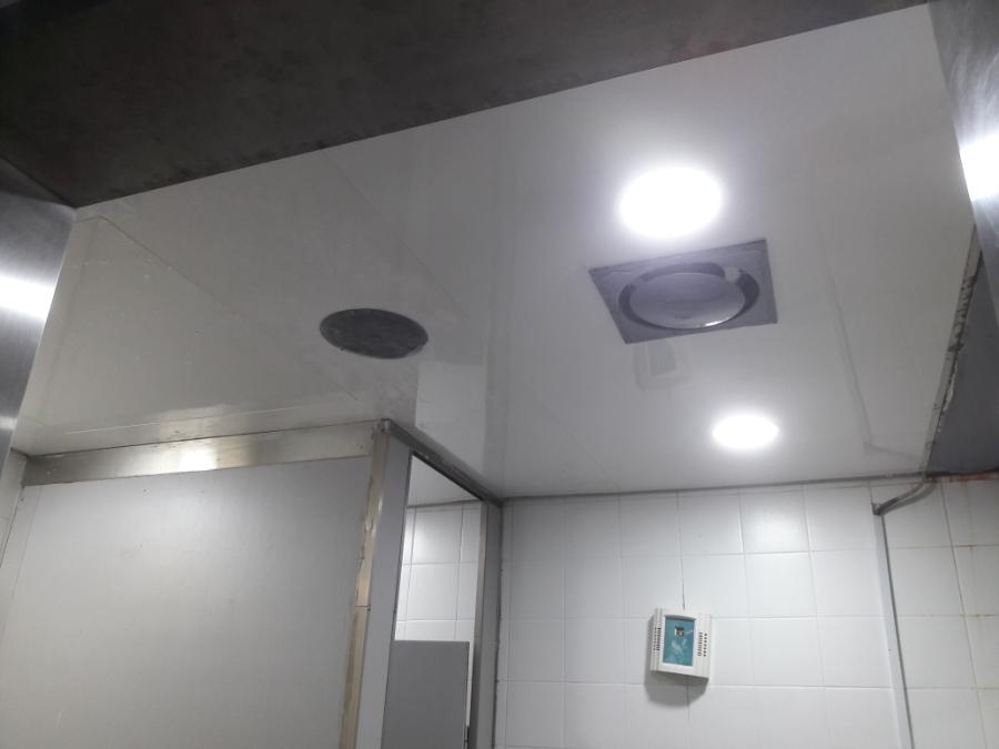 환기구와 금속 프레임 설치