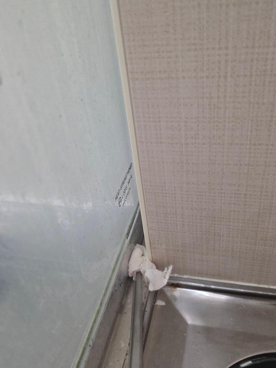 벽면 습기 및 벽지 상태