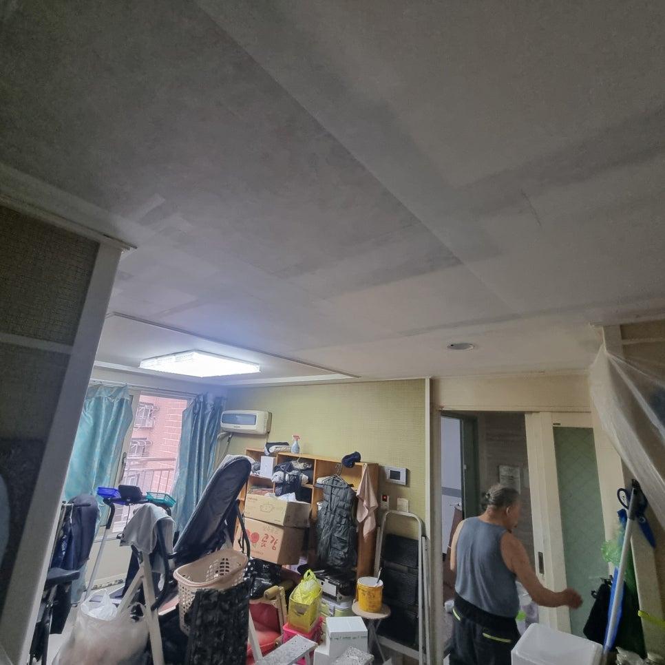 보양 작업 후 천장 복구 공사를 앞둔 실내 모습