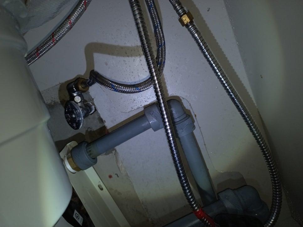 배관 교체 및 연결 작업