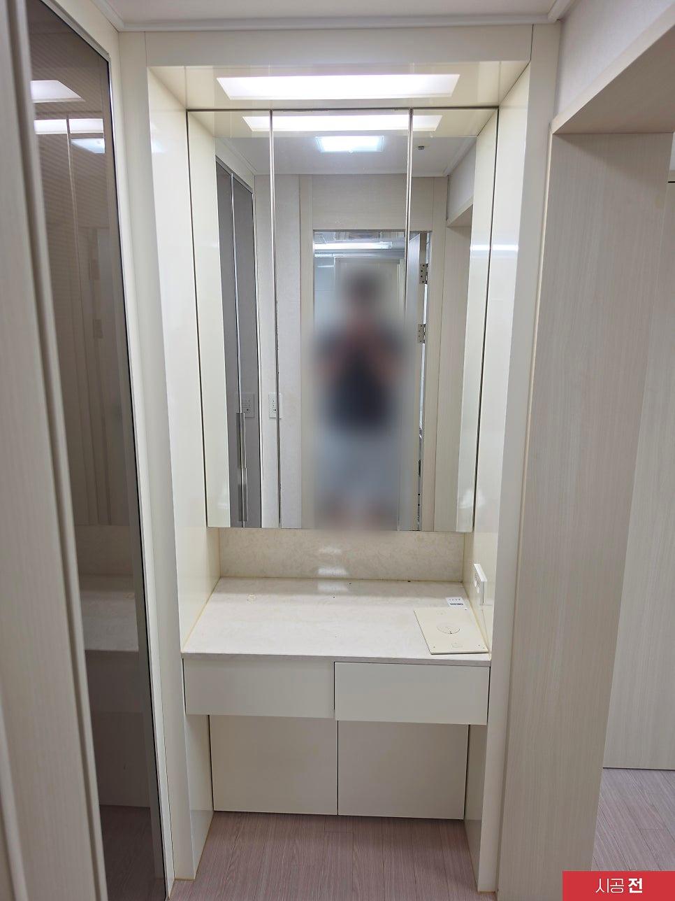깔끔하게 정돈된 화장대 공간