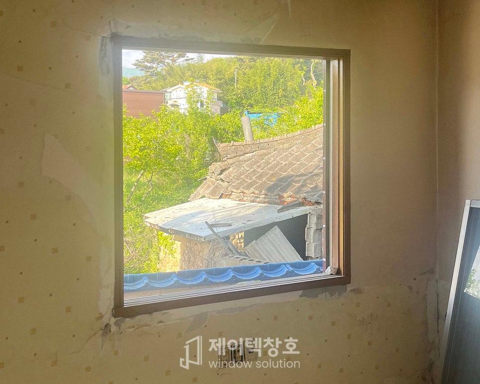 새로운 변화를 기다리며 창호를 교체하던 공사 현장