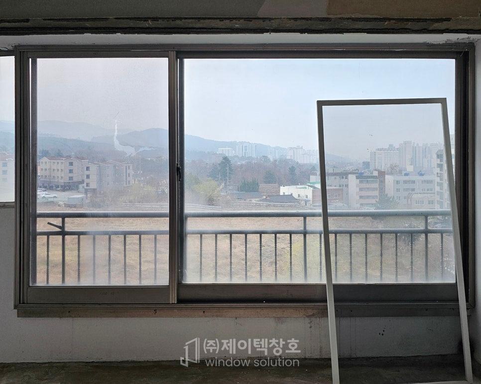 기존 알루미늄 샷시를 철거하던 현장 모습