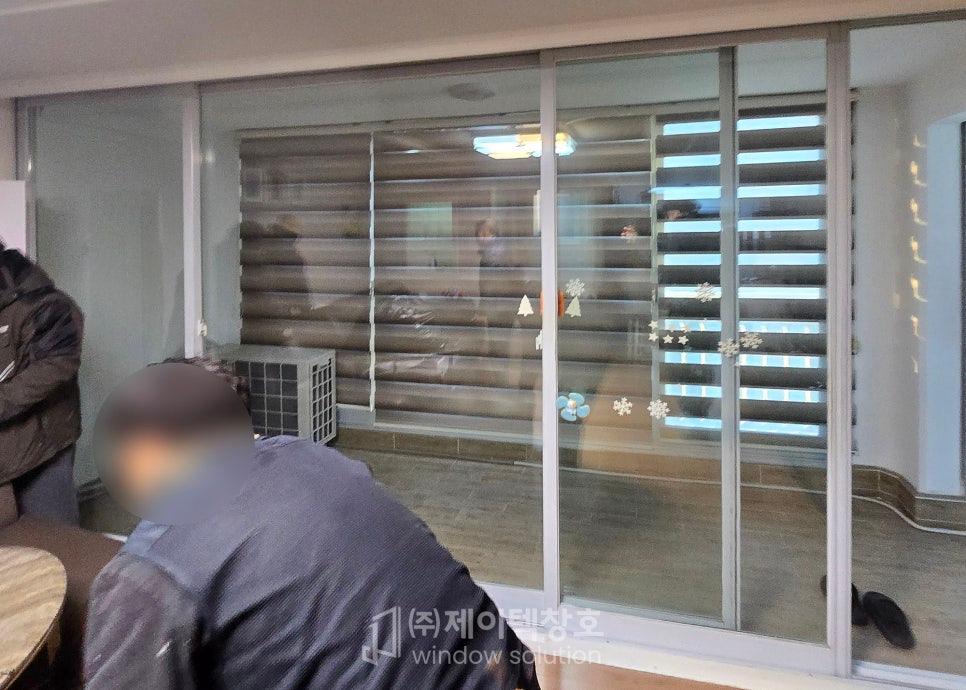 꼼꼼한 보양 작업으로 소중한 가구를 보호하며 시작하는 공사 현장