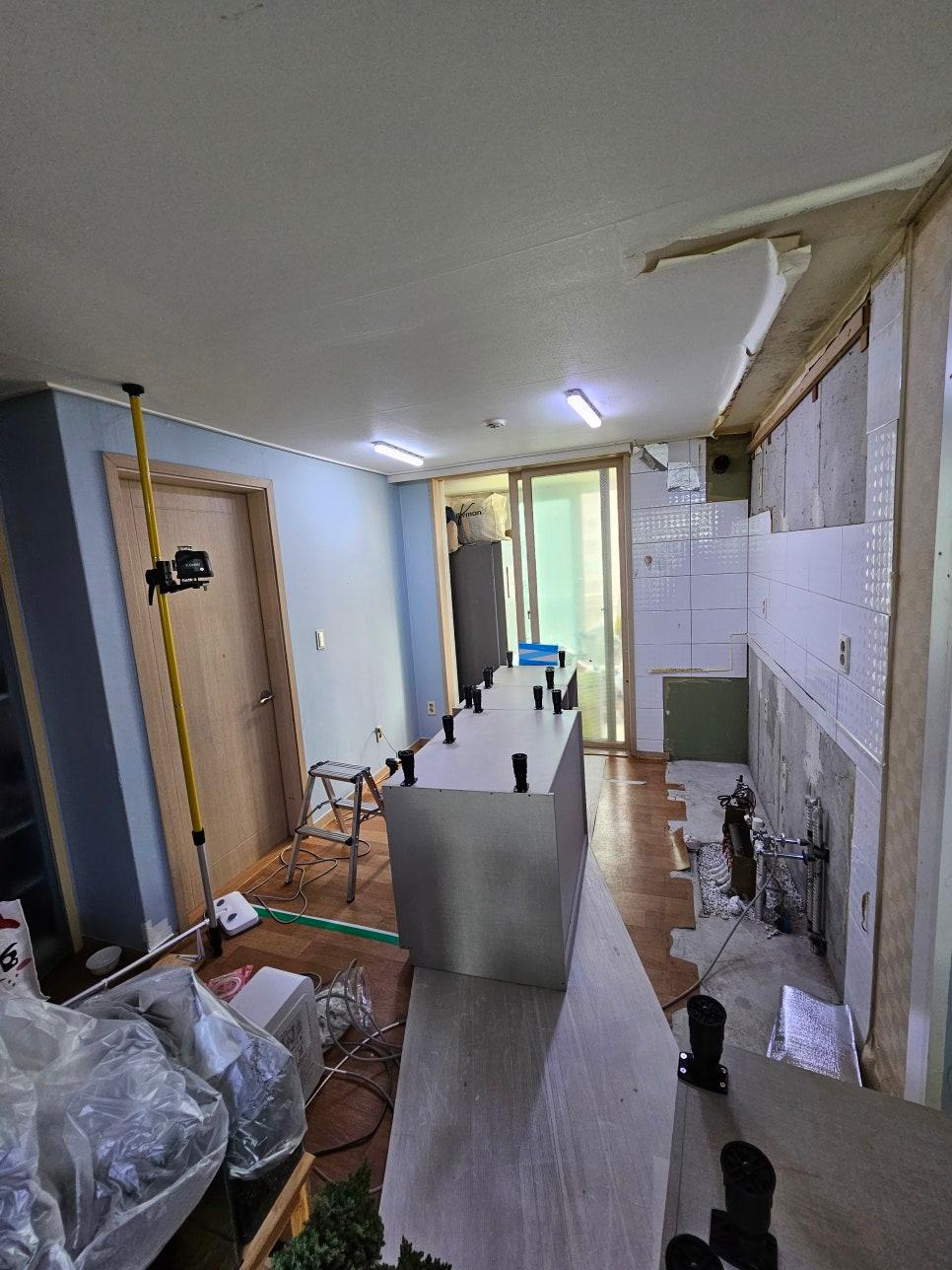 새로운 상판이 자리를 잡는 과정