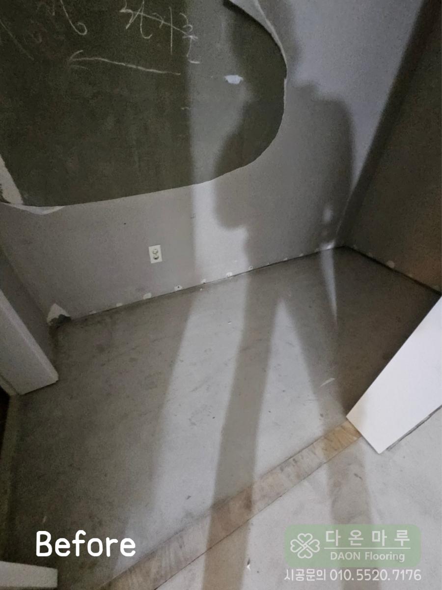 공사가 진행 중인 거친 콘크리트 상태의 공간