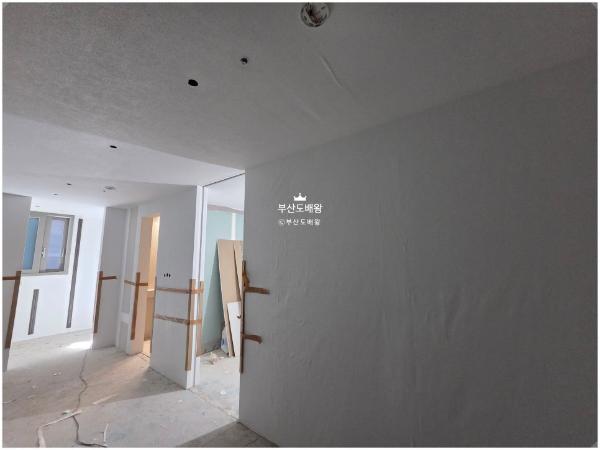 퓨어화이트 도배 인테리어 시공 사진 — 디아망 퓨어화이트