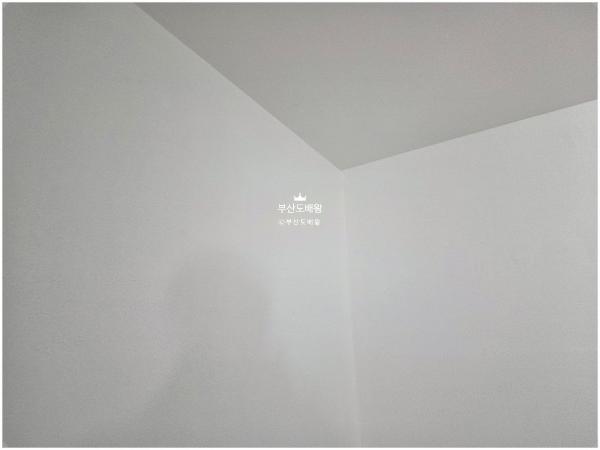 퓨어화이트 도배 인테리어 시공 사진 — 디아망 퓨어화이트