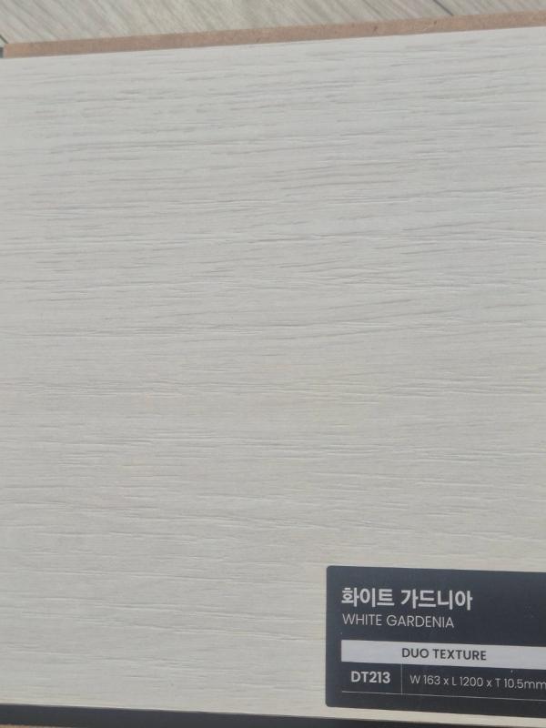 베이지 마루 인테리어 시공 사진 — 동화자연마루 듀오텍스쳐 소프트카모마일