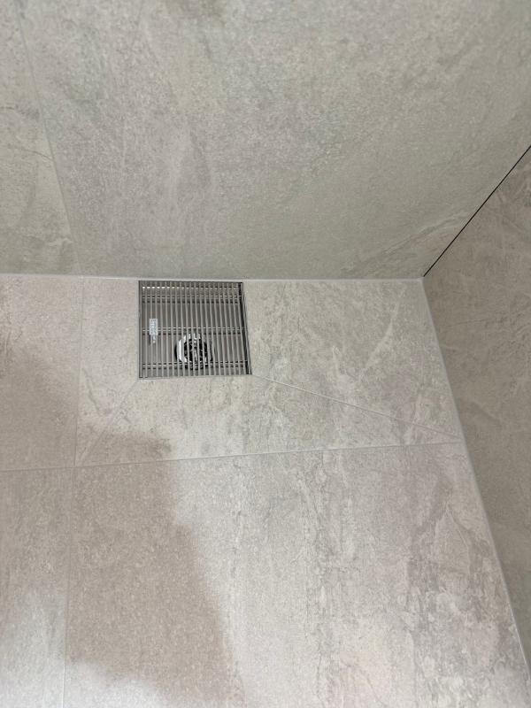 그레이 타일 인테리어 시공 사진 — 퍼플렉스 P-30 오프화이트그레이